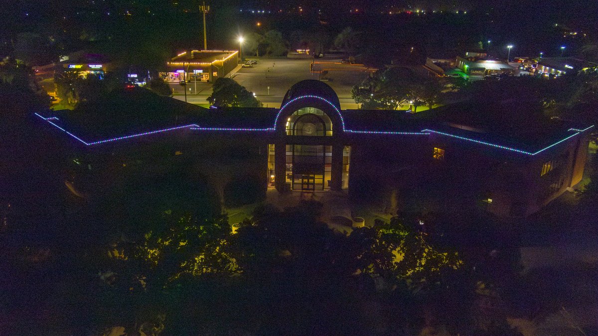 TarletonState's tweet image. The Smokestack and buildings around campus are lit in pink, green, and teal as we join the @LightUpMBC global campaign to shine a light on Metastatic Breast Cancer.

 #LightUpMBC #TarletonState