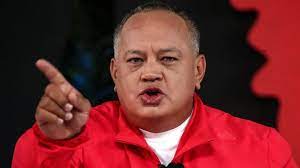 vivassantanaj_'s tweet photo. Diosdado Cabello se graduó de Ingeniero de Sistemas en el otrora Iupfan; cuando acumular 4 materias reprobadas te expulsaban; o si no mantenías índice de permanencia de 6/9 también debías irte. Ahora queda #sinluz y le echa la culpa a Maria Corina Machado o los "saboteadores" https://t.co/D24emU03FQ