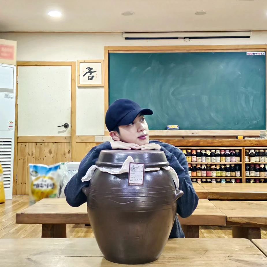 seokjinfile's tweet photo. JIN ON INSTAGRAM https://t.co/k6hqRGrz1b