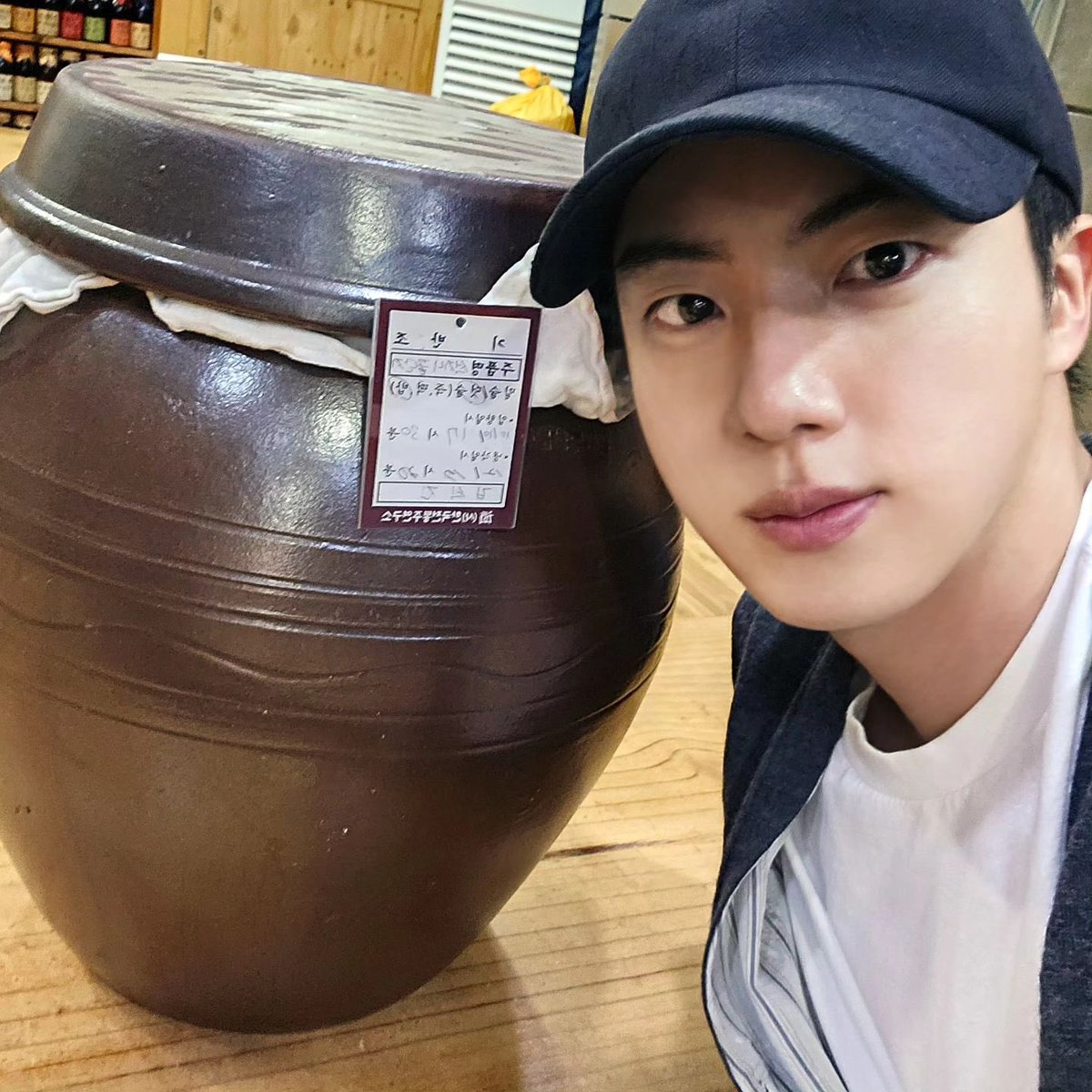 seokjinfile's tweet photo. JIN ON INSTAGRAM https://t.co/k6hqRGrz1b