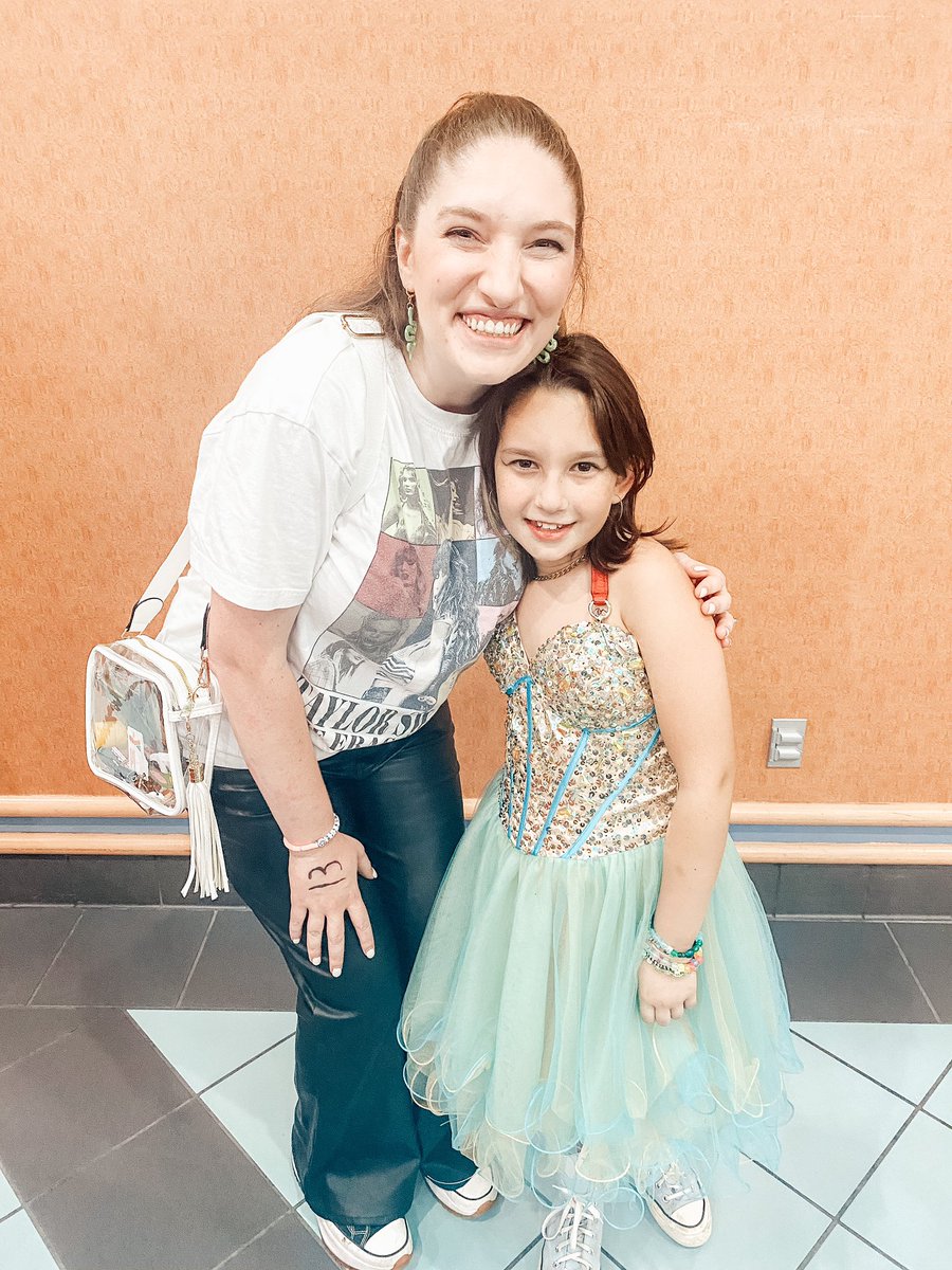 M S. V A L E N T I N E tweet media