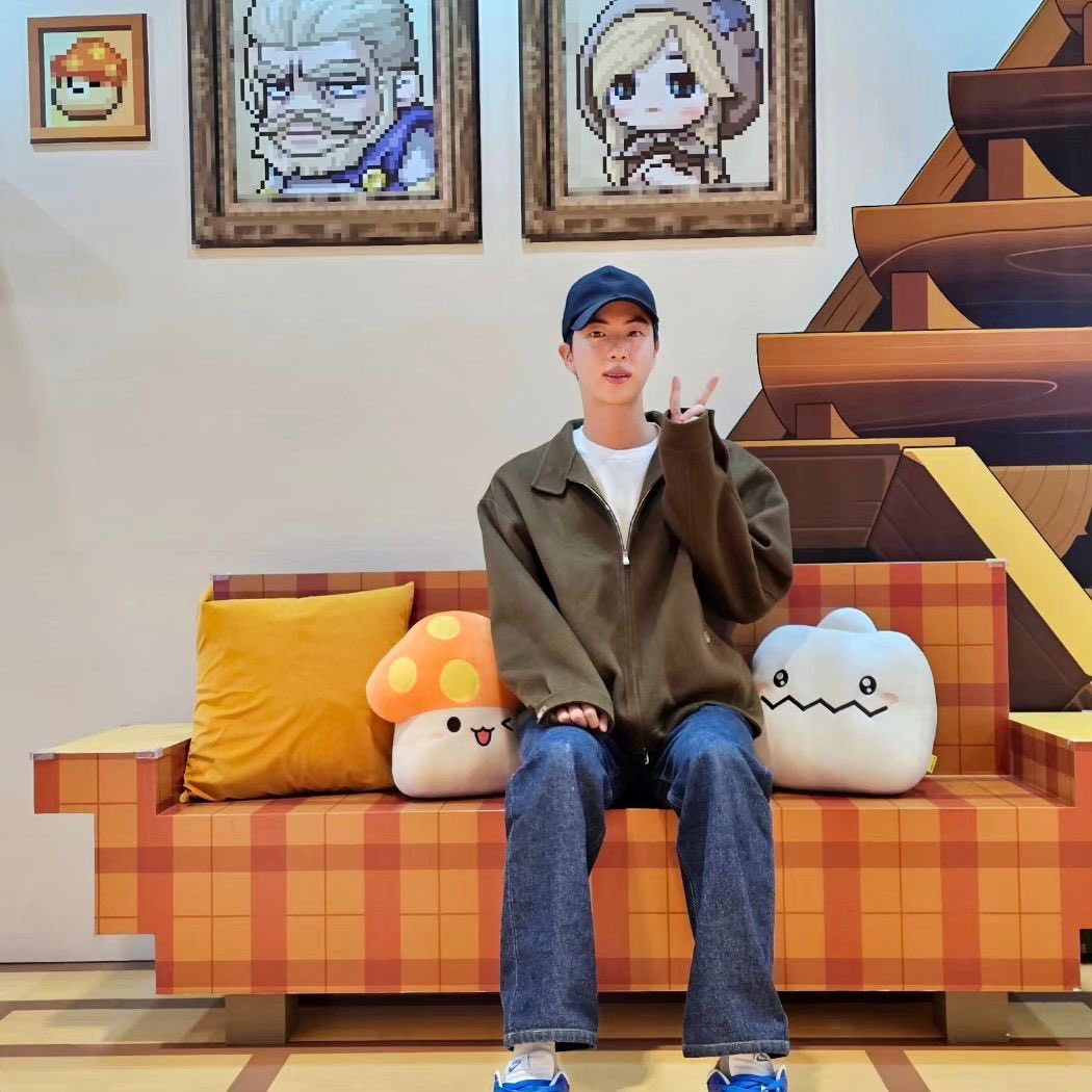 seokjinfile's tweet photo. SEOKJIN PHOTO DUMP https://t.co/XbJbqTSQS3