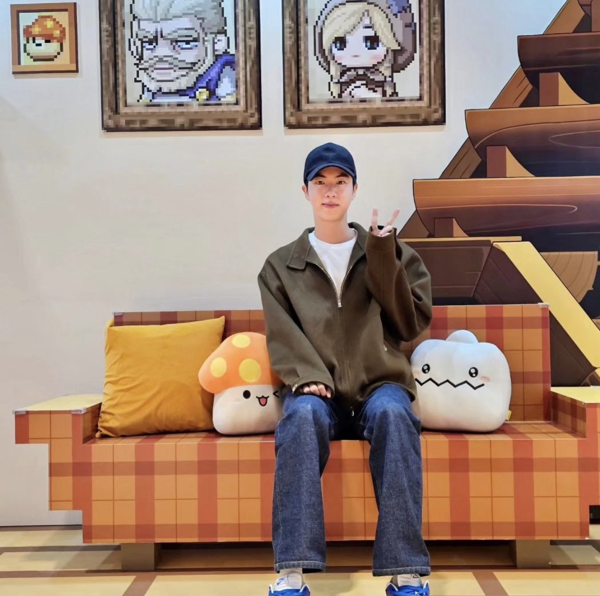 miiniyoongs's tweet photo. [231014 Jin Instagram Posts] https://t.co/68tHxIWywG