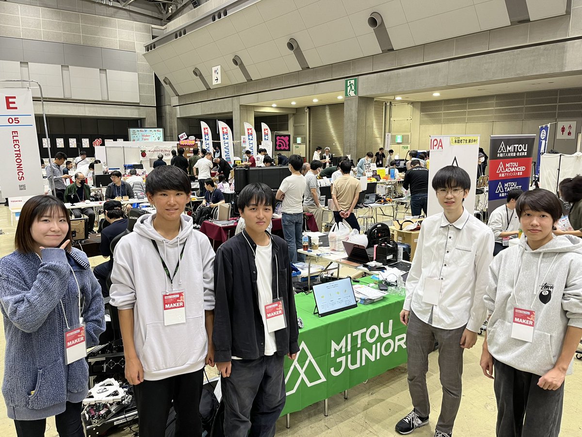 mitoujr's tweet photo. Maker Faire Tokyo まもなく開場します！【E-05-09】で、 @IpaMitou の隣で2023年度の5名のクリエータが展示しています。当日券もあります。展示プロジェクトについてはスレッドをチェック↓ https://t.co/ARFlYro4Rh
