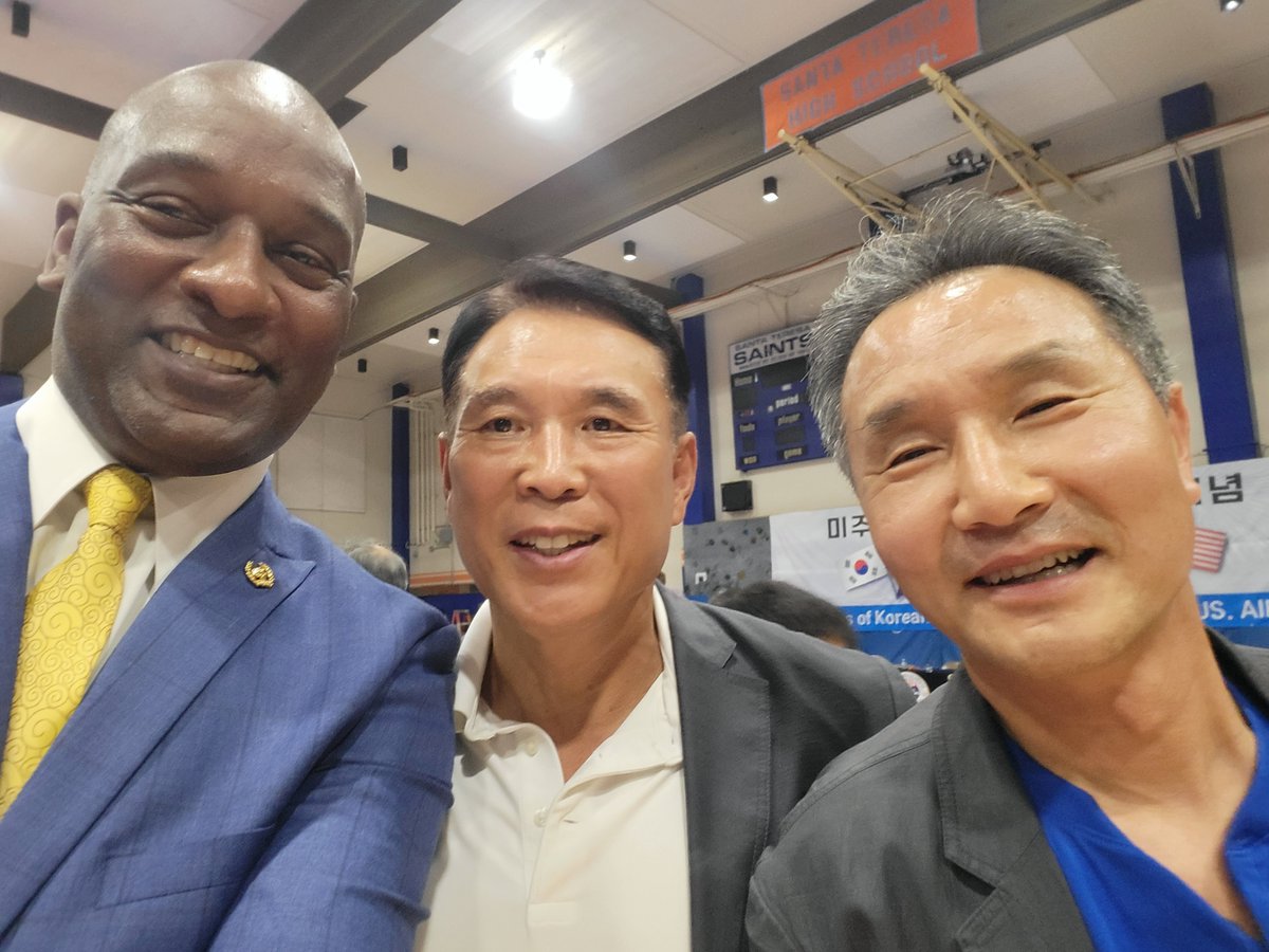 icampcarter's tweet photo. It was very inspiring to meet  @Goldmedaltkd , Santa Clara Assistant Chief Wahid Kazem at the Korean Culture Event. Thank you Grandmaster @LionChoi1  for hosting this amazing event! https://t.co/wxEWlETTM7