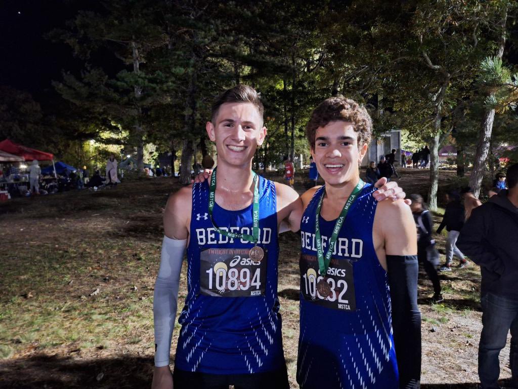 TheRealSwagFlag's tweet photo. Fast times at Twilight. Johnny Garraway 4th in 15:52 with Carter Rauch 17th in 16:24. Sahil Rotella takes 17th among 9th graders. Varsity girls take 6th place of 16 schools, led by Addison Poulter in 25th. Anna Massaro 30th and Elena Protasowicki 68th have huge PRs @BedfordBucs https://t.co/rUQ7nXMknc