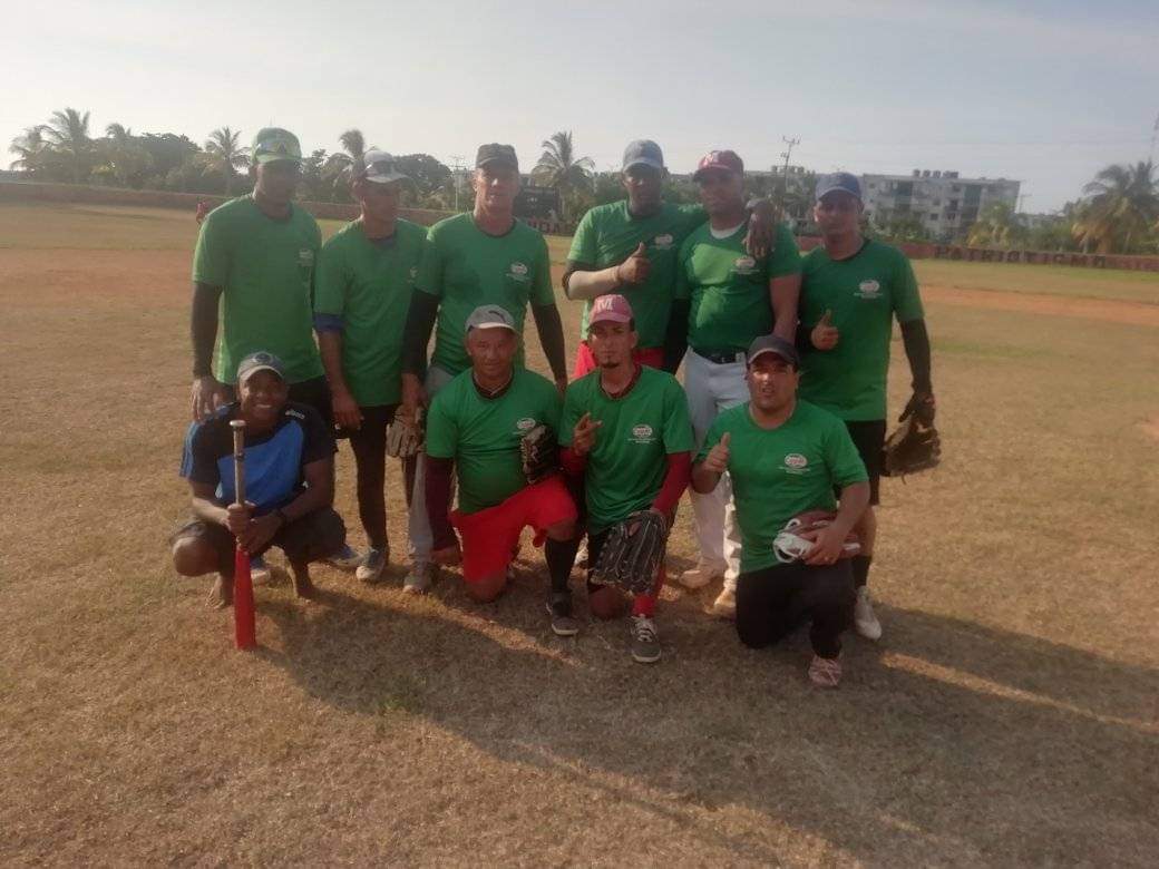 Hecatombe supernocaut de la novena del petróleo a La Paladar Los Amigos 21 por5en copa de beisbol "Pasión Santacruceña".#Mayabeque 
<a href="/DiazCanel/">Oscar Diaz-Canel</a>
<a href="/BYunieski/">Yunieski Sánchez B</a>
<a href="/TamaraVBenitez/">Tamara Valido Benítez</a>
@marisol130317907
<a href="/PalenzuelaOliva/">Nivaldo Palenzuela Oliva</a>
<a href="/AriagnaPavonG/">☭Ariagna Pavón Guerrero🌻❤️🇨🇺</a>
<a href="/ArnerMarrero/">Arner Marrero</a>