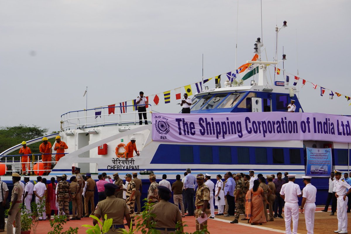 nscwrites's tweet photo. Union Shipping Minister @sarbanandsonwal , TN PWD Minister @evvelu flagging off the resumption of ferry service between #Nagapattinam in #TamilNadu and #Kankesanthurai in the northern province of #SriLanka on Saturday.
@THChennai @the_hindu https://t.co/FHIaJ8Ke7Z