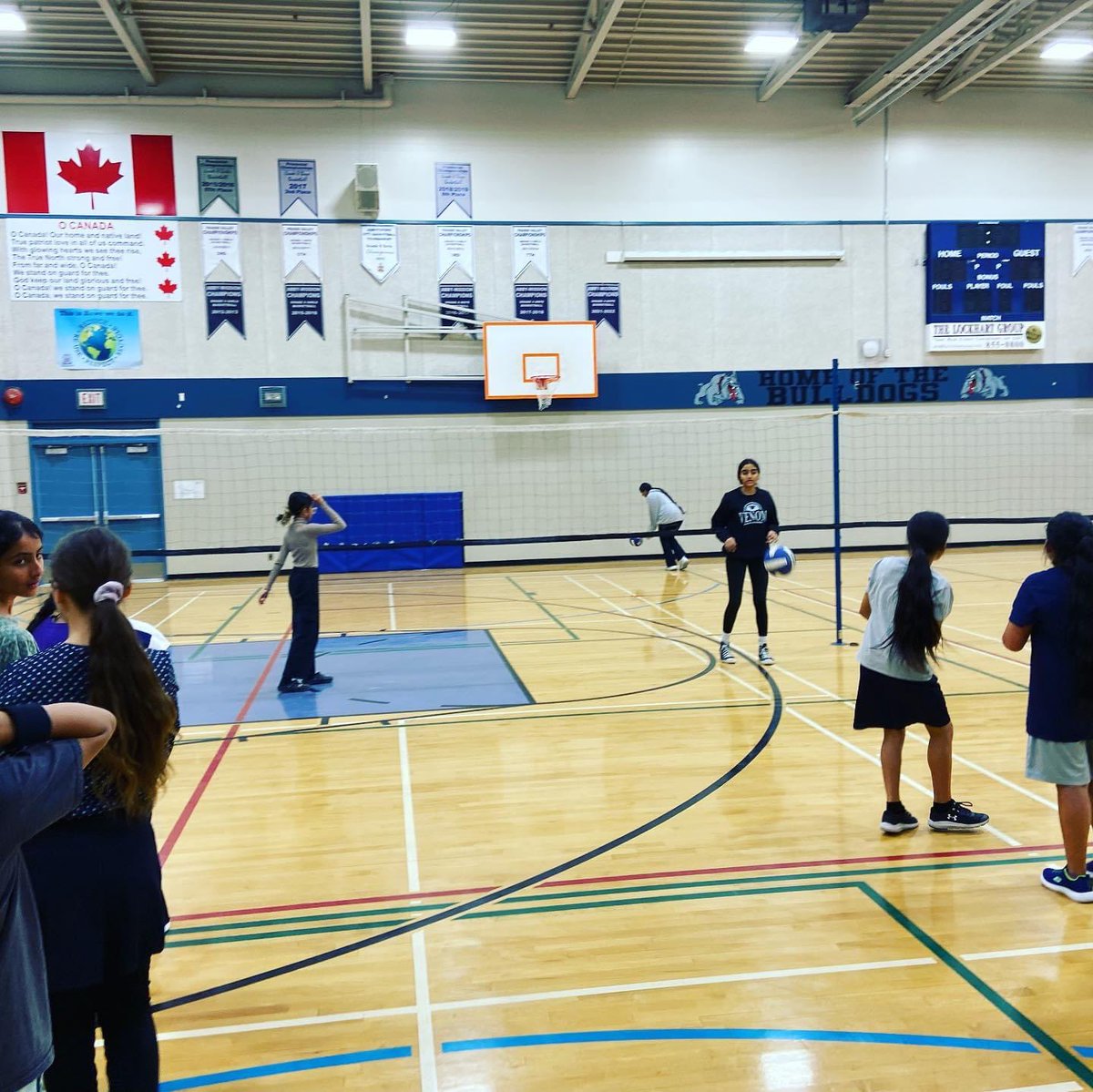Our Gr. 6 students are receiving guidance from our Gr. 8 Volleyball 🏐 coaches and our CBC volunteer coaches as they get ready for their next match. #thankscoachMcAuley #howebulldogs #abbyschools #BulldogsPride