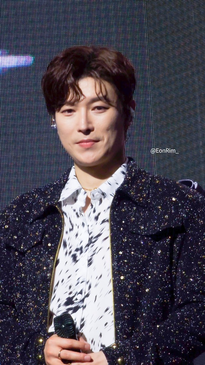 𝟮𝟬𝟮𝟯𝟬𝟵𝟭𝟳 : 𝗧𝗵𝗲 𝗟𝗶𝗴𝗵𝘁 𝗶𝗻 𝗕𝘂𝘀𝗮𝗻
우리 황제 폐하 눈에서 눈물님이 나오려고 합니다👑

#고우림 #포레스텔라 #Forestella