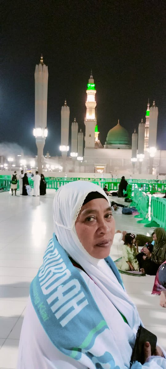 Zurrais2's tweet photo. Rejeki tanpa disangka-sangka, dalam waktu satu tahun bisa mewujudkan keinginan beliau " Mas ibue pengen badal haji bapake terus ibu e pengen umrah" Alhamdulillah mpun dikabul sedanten bu. Mugi tansah sehat terus bu. https://t.co/fW8tEKcYa8