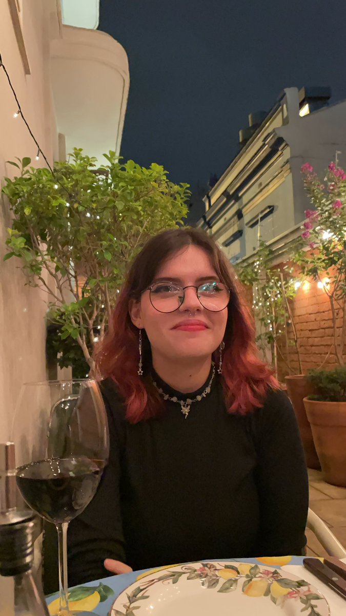 sktensai's tweet photo. não existe alguém ser tão linda assim. https://t.co/rpAeOE1nCK
