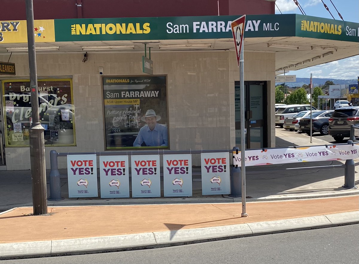 & to cheer everyone up - here is the lovely job Yes campaigners did in Bathurst to decorate the corner where Nationals MLC Sam Farraway has his office. Farraway is the most prominent No campaigner in this area.
#VoteYES23Australia 
#VoteYes2023 
#VoteYes23