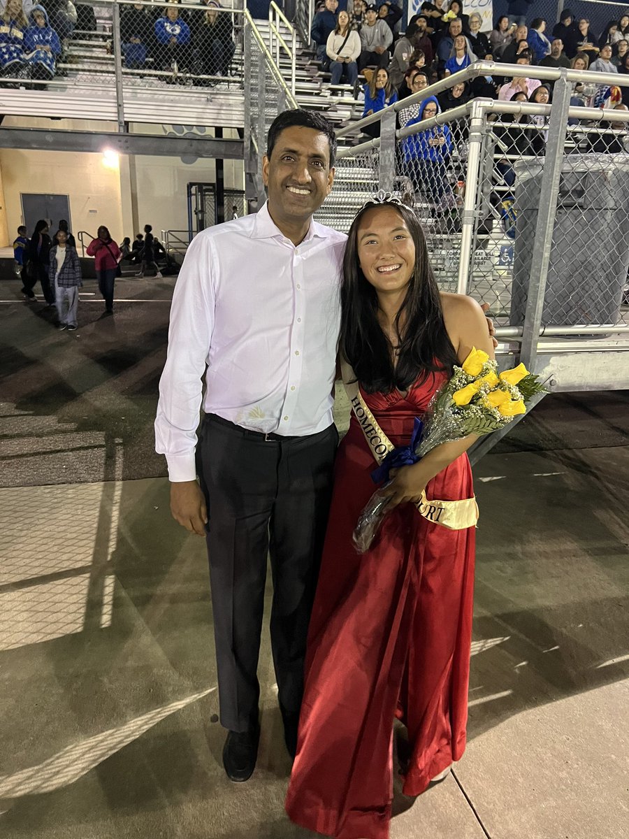 Thank you Congressman <a href="/RepRoKhanna/">Rep. Ro Khanna</a> for coming to the <a href="/SC_Bruins/">SCHS Bruins</a> homecoming game. My favorite person in government, Senior Class President Kelly Winter, was honored to meet you.