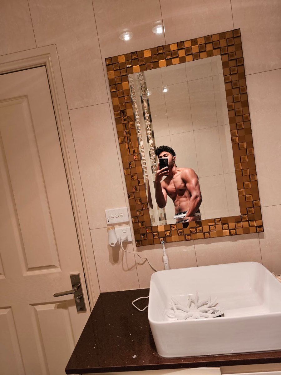 Boner Boy tweet media