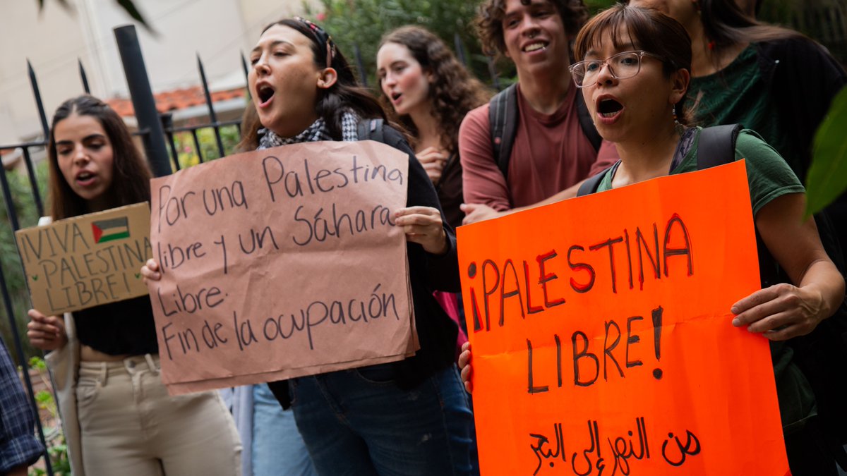 pyctalali's tweet photo. Hoy nos reunimos frente la Embajada de #Israel en la #CiudaddeMéxico para exigir el cese de la violencia contra #Palestina. De ahí caminamos hasta la sede de la #ONU para exigir que se tomen cartas en el asunto.  
#Palestine #Israel #CDMX #endterrorism #FreePalestine #Gaza #ONU https://t.co/KHx9tScGuq