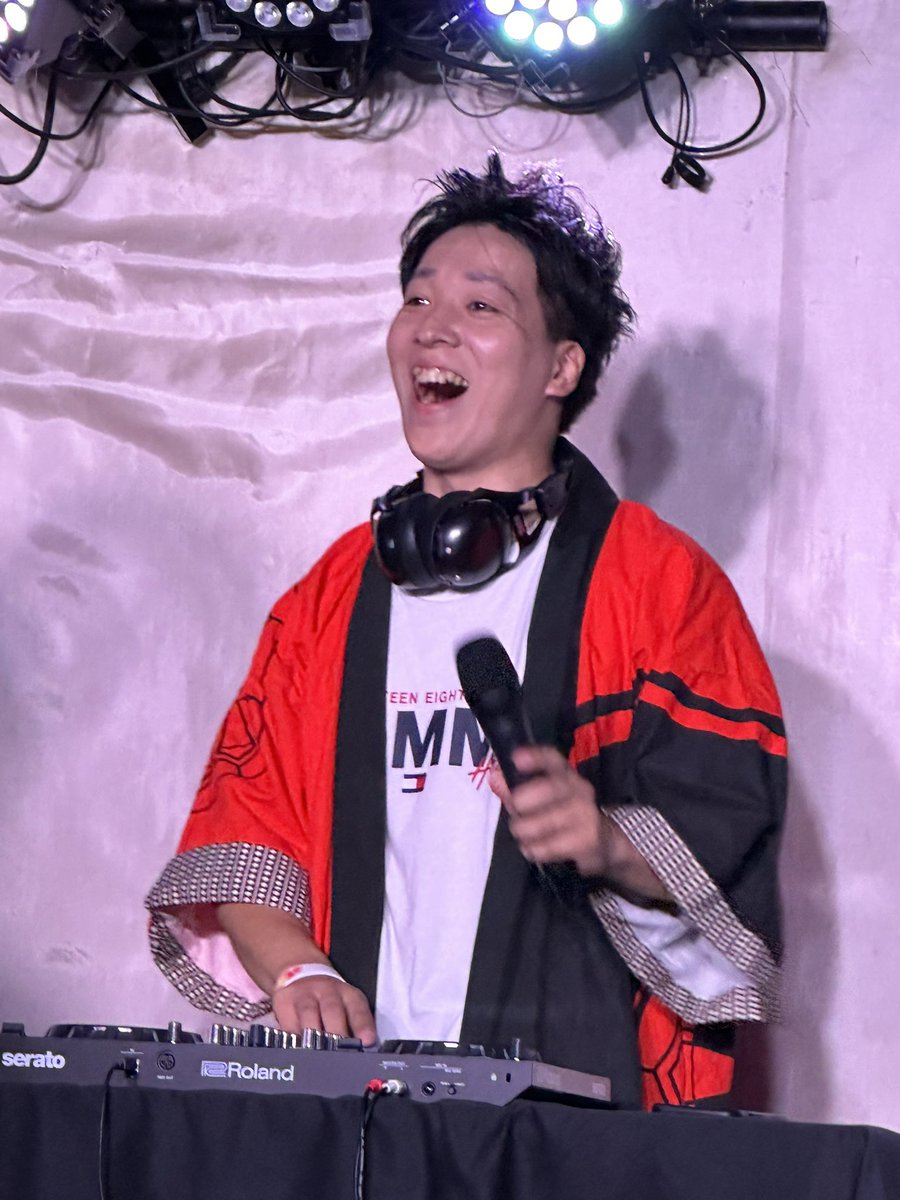 Yumi07012018's tweet image. #ONEONEONE 2023.10.13

DJ #魂田ゆーふぃ🎵✨

#10ripeee さんと一緒にいるゆーふぃが
もうめちゃめちゃ楽しそうです❤️😄

素晴らしいライブを盛り上げ🔥
幸せな時間をありがとう😊