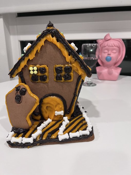 Wine, scary movies and building haunted houses for Friday the 13th 👻 https://t.co/ZRvb7FPazo