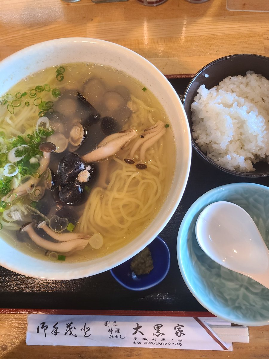 6mmOlaTLbGG8xAr's tweet photo. 茨城県　東茨城郡　茨城町
和食割烹　大黒家

しじみラーメン　塩

涸沼産の蜆の美味しい出汁が
たっぷり😋
柚子胡椒も良いアクセント‼️

創業1946年
地元食材で地域を豊かに❗が
コンセプト
優しい大将、スタッフの皆様、
圷料理長ごちそうさまでした🌟
#ラーメン
#グルメ
#ラーメン好きと繋がりたい https://t.co/zI7ivu5NyZ