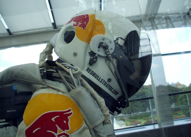 RichTPar's tweet photo. #OTD in 2013, I went to the California Science Center to check out #EndeavourFest, where the pressure suit and capsule used by Felix Baumgartner during his October 14, 2012 #spacejump was on display.
#RedBullStratos https://t.co/hVI2tToIDc