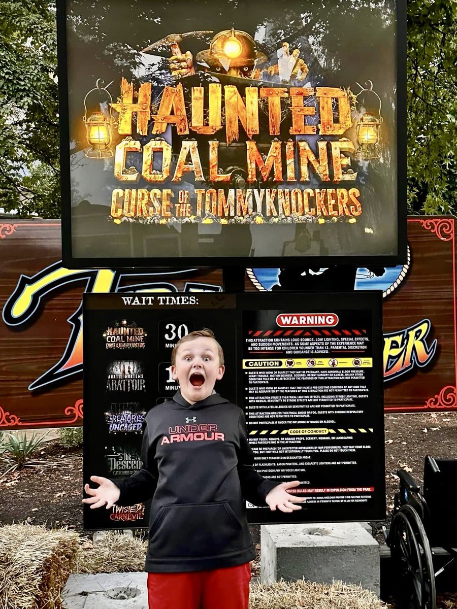 DonaherTerry's tweet photo. Kane had a fun night at @Hersheypark’s Dark Nights exploring ALL the haunted houses and scare zones! He definitely approved of all of them but the Haunted Coal Mine was his favorite! 👻🎃 #hersheyparkhappy #hershey #Halloween #hersheypark https://t.co/nXwgxPw2sl