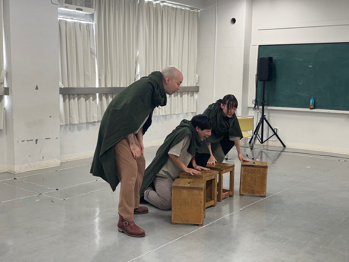 kamayancompany's tweet photo. 集中稽古中です。
仕上がりつつある剣と魔法の世界。
皆様のご来場お待ちしております。

『俺たち勇者ってことにしない？』
10月18日(水)〜10月22日(日)
@阿佐ヶ谷シアターシャイン

上演時間は105分を予定しております！

【劇団予約フォーム（当日精算）】
https://t.co/Nuo8eiV7lU https://t.co/cKERfT01vo