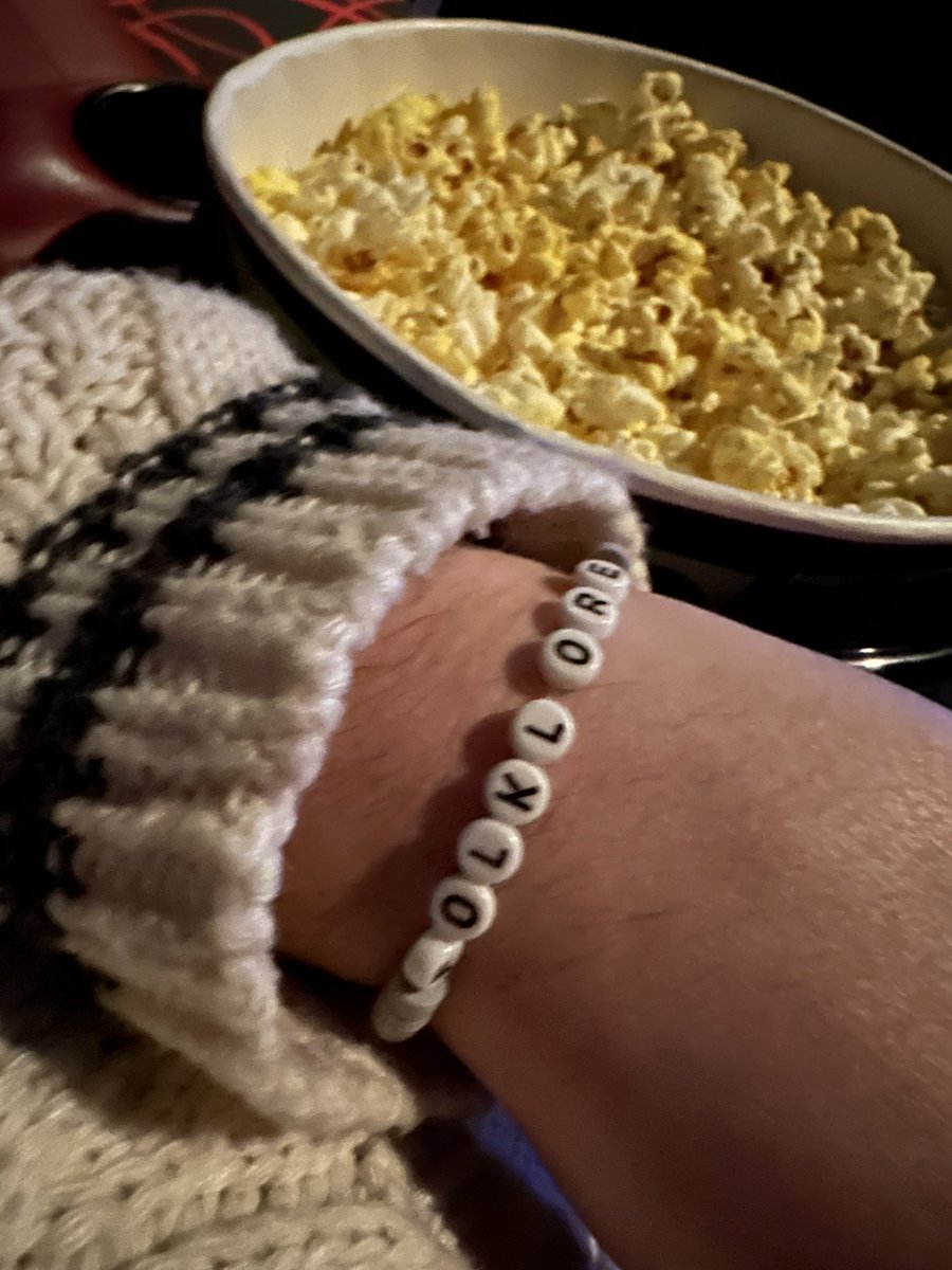 CTHobbit89's tweet photo. The #ErasTourFilm was EVERYTHING! And it was so lovely to enjoy the event with such kind and fun swifties! @taylorswift13 is an actual marvel and the most brilliant mastermind that ever was. #ErasTourMovie @taylornation13 https://t.co/nY4qcLAjGh