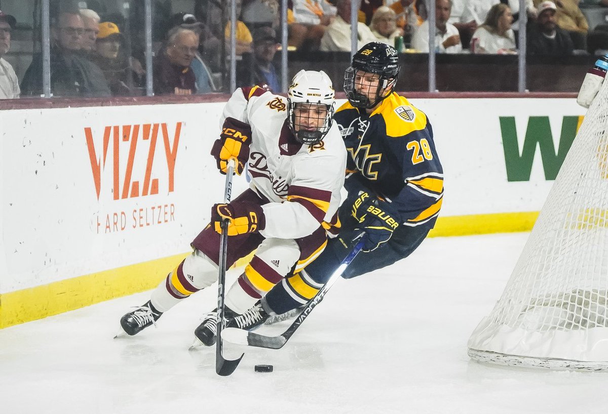 SunDevilHockey's tweet photo. Back on the man ADVANTAGE 😤

#BeTheTradition /// #ForksUp https://t.co/34kAh2Qfu4