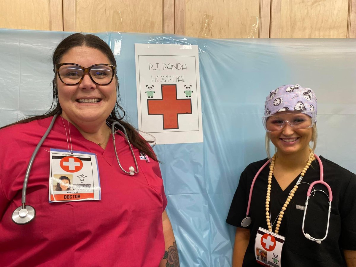 MadisonShivak's tweet photo. Starbooks ☕️📕
Surgery Day 💉👩🏼‍⚕️
What will November bring??!!! @GSSD204 @PJ_Gillen https://t.co/cYLOQLka1h