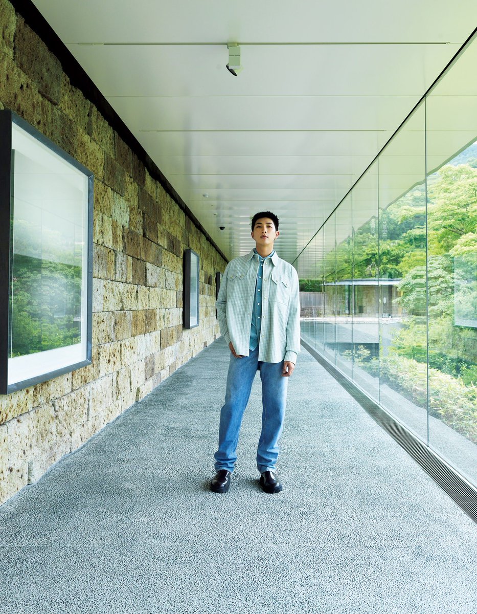 『Trans ID』

Sugimoto : Begitukah?  Setelah wawancara ini diputuskan, saya juga melihat video Anda tampil di Dear Beacon.  Saya juga menyukai tempat itu, jadi saya sering mengajak pelanggan ke sana ketika saya di New York.  

🐨 : Saya baru saja melihat-lihat "Terowongan