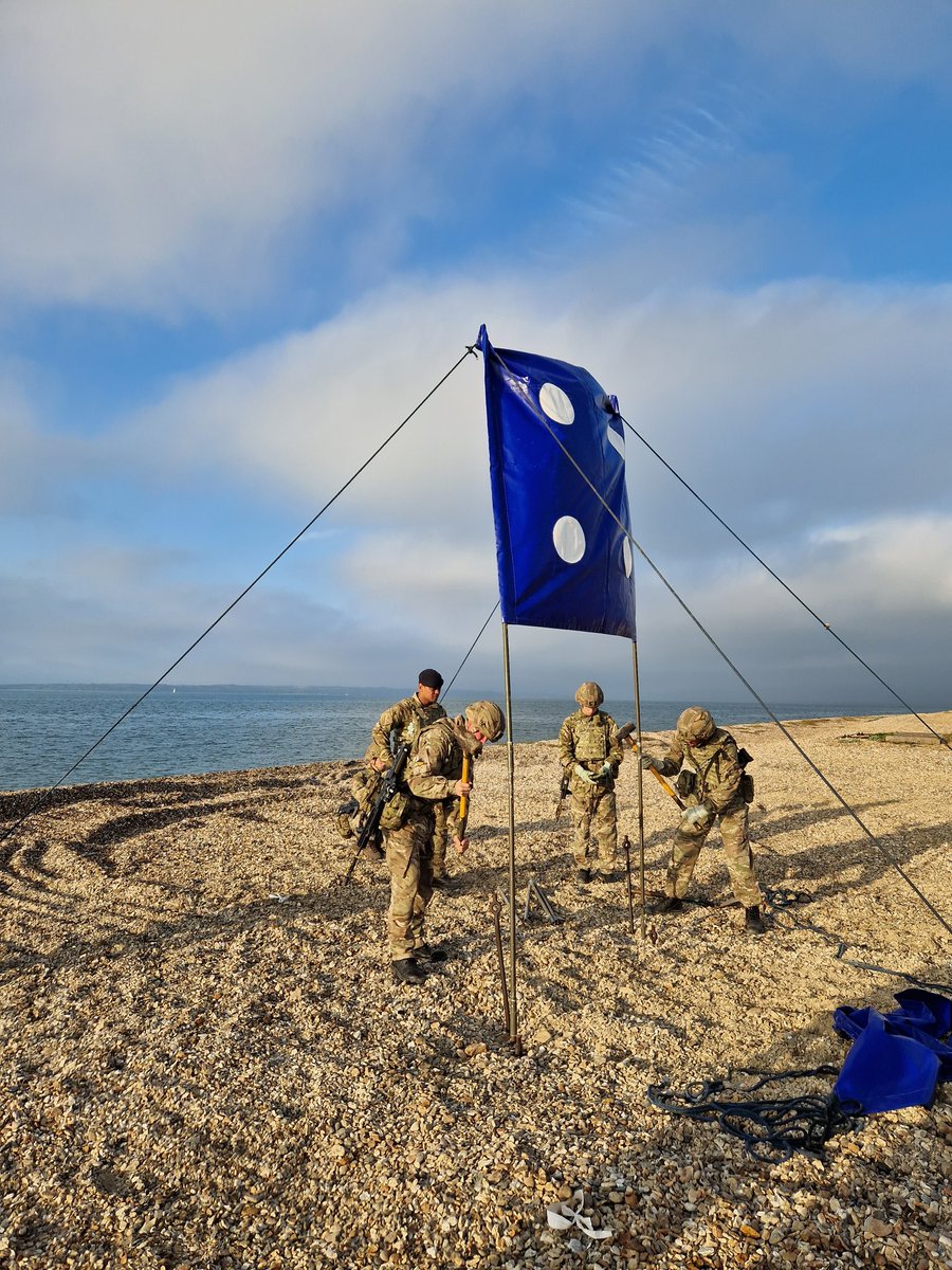 73_SQN_LSTW's tweet photo. Good luck to the 7 SP who passed their Class 3 Port Operator course. We wish them all the best as they embark on their careers at @17_RLC  photo taken on their last phase at Browndown Beach alongside the current ongoing Class 2 course. @CO_LSTW @RLCCorpsSM @UKArmyLogistics https://t.co/DgUi768Ljo