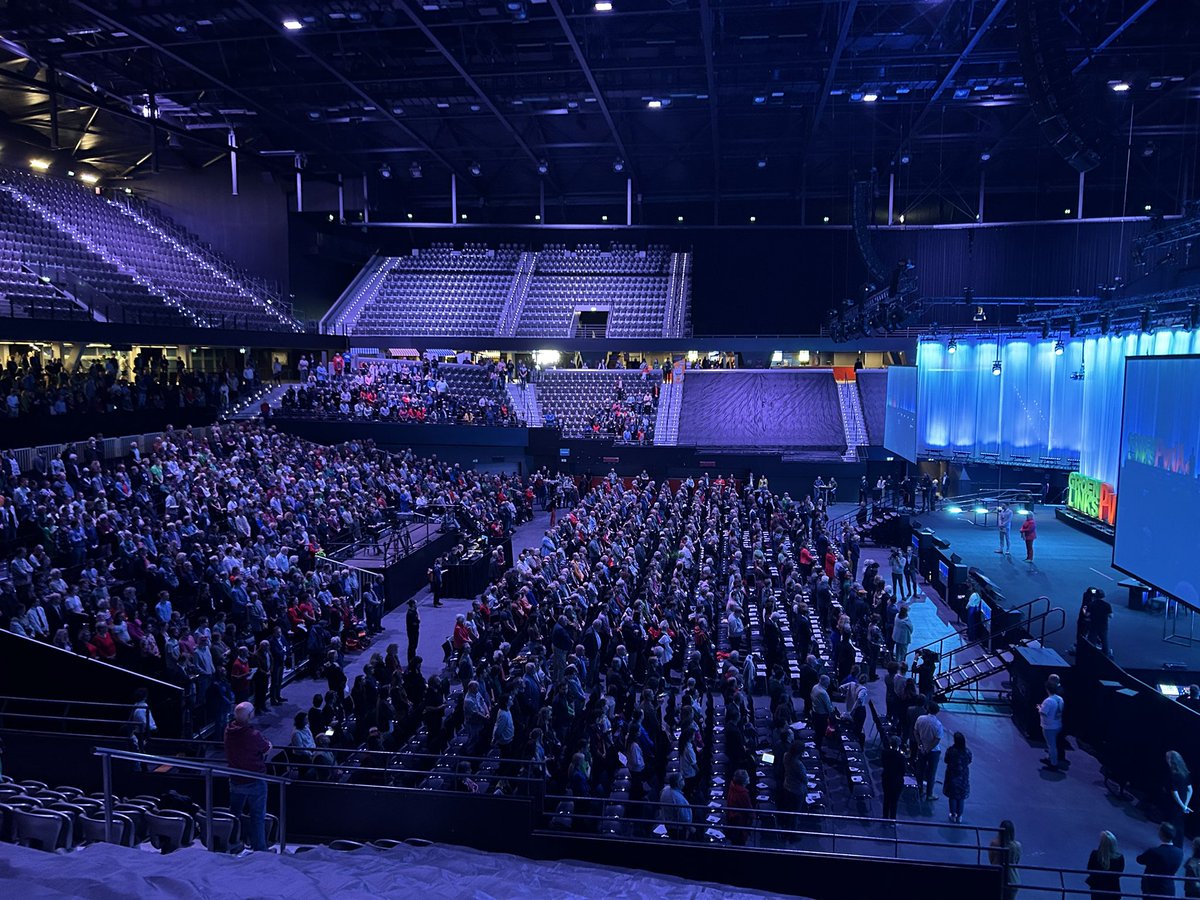 Aanwezig bij het congres GL-PvdA in Ahoy. Aan het begin is een minuut stilte gehouden voor de gebeurtenissen in het Midden-Oosten.