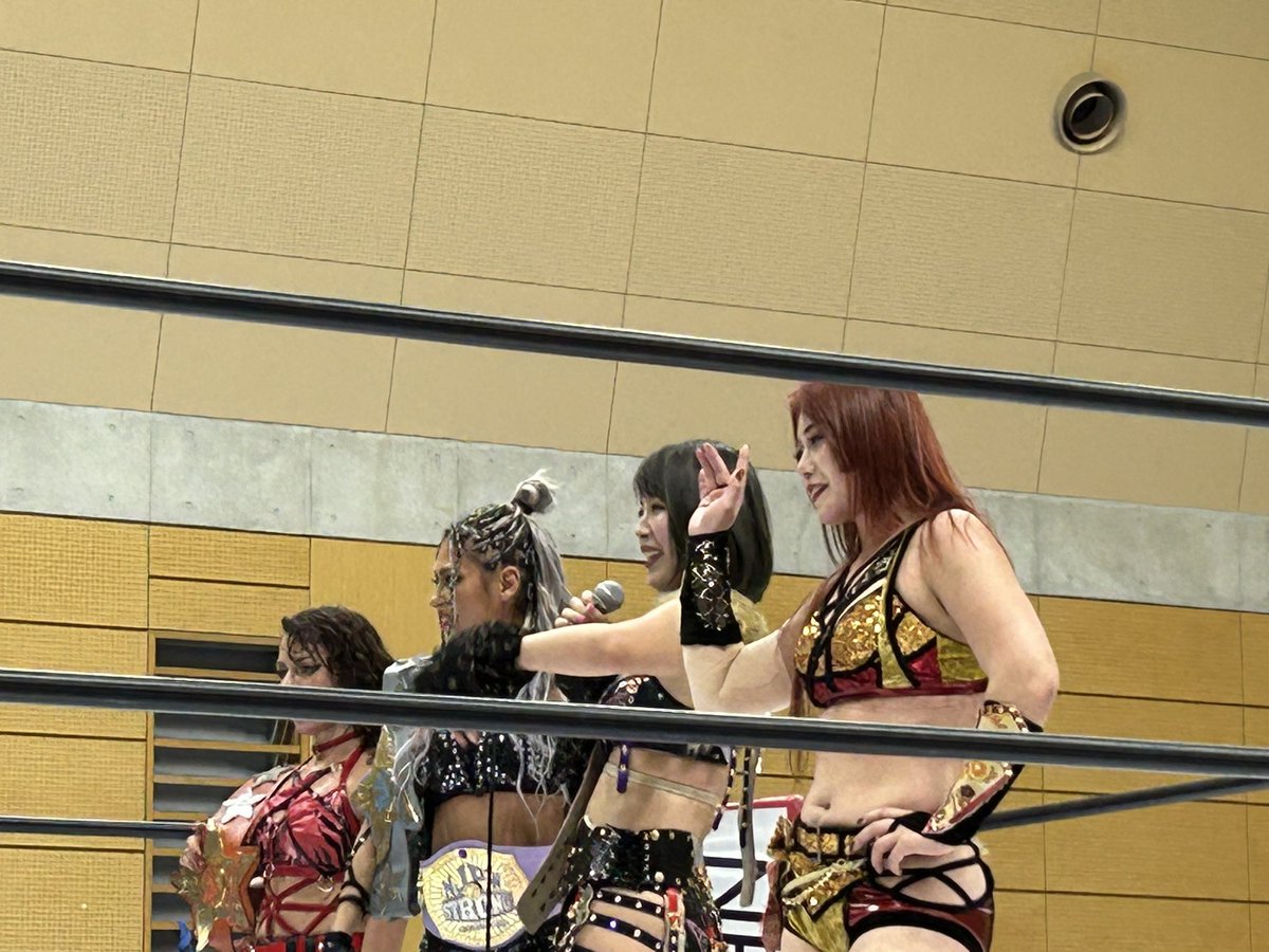 asanco0401's tweet image. 最高の一日でした。
ボード見つけて頂きありがとうございました😊
舞華選手とMIRAI選手のラリアット合戦、痺れた!!
#STARDOM
#舞華