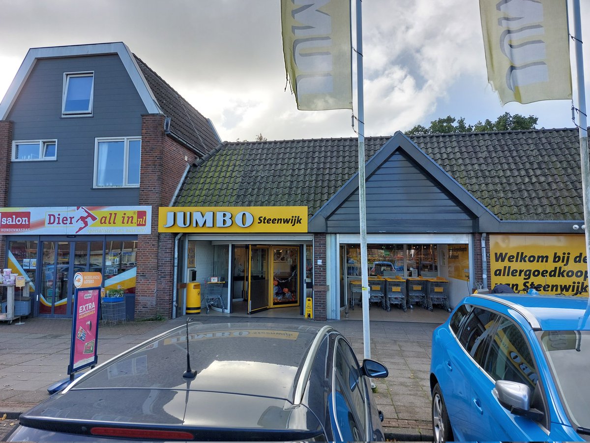 Had gehoopt om binnen mensen met <a href="/DOS46/">DOS'46/VDK Groep</a> sjaaltjes en shirts te treffen, maar helaas...