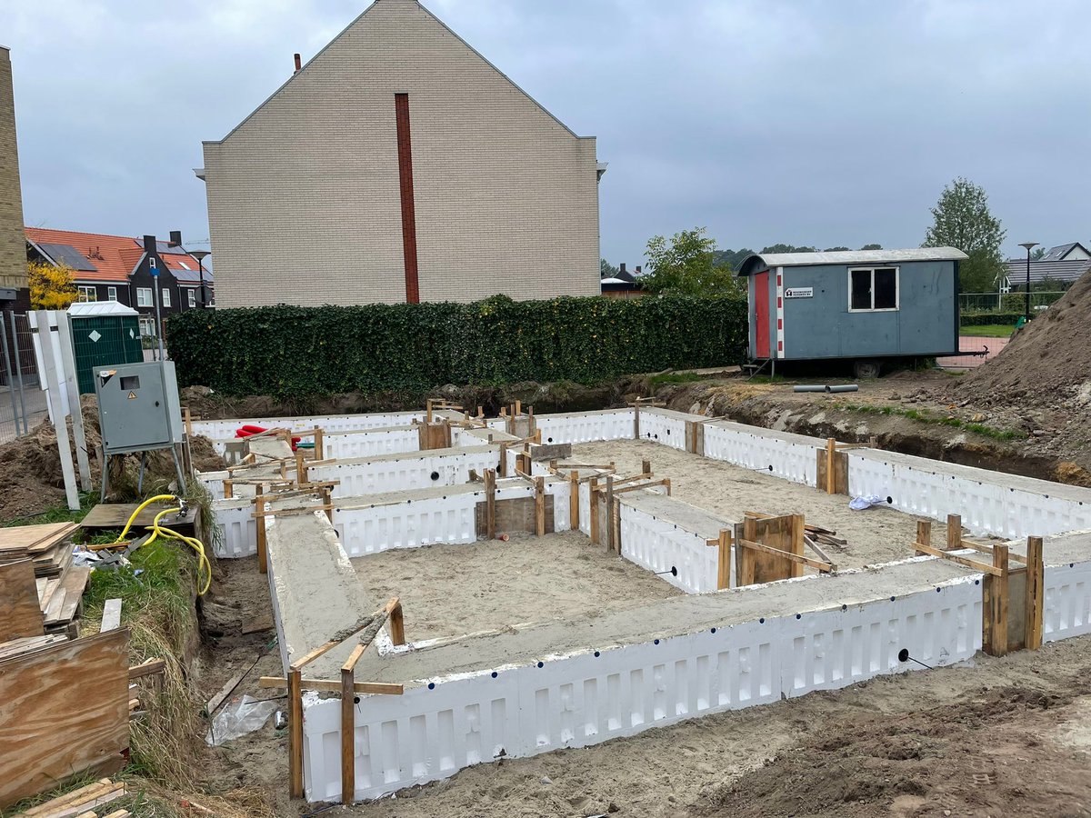 ⚒ | 𝙐𝙋𝘿𝘼𝙏𝙀: 𝗩𝗢𝗢𝗥𝗧𝗚𝗔𝗡𝗚 𝗪𝗢𝗡𝗜𝗡𝗚𝗘𝗡 𝗜𝗡 𝗔𝗔𝗡𝗕𝗢𝗨𝗪
🏠 In de afgelopen week werkzaamheden bij deze woningen in #Hengelo #PlanDalmeden en #Almelo #AlmeloNoordOost.
.
.
.
#PrefabBouwen #Kapmontage #Fundatie #Nieuwbouwplannen