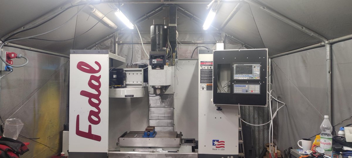 dr_atomus's tweet image. We did a great job here in our little shop, I suppose.
Spindle was cleaned, new VFD for Baldor motor, new servo drives for all axes, totally new control, ATC is now half-pneumatic with tool indexing. So far so good. #Fadal #VMC15 #retrofitting #refitting