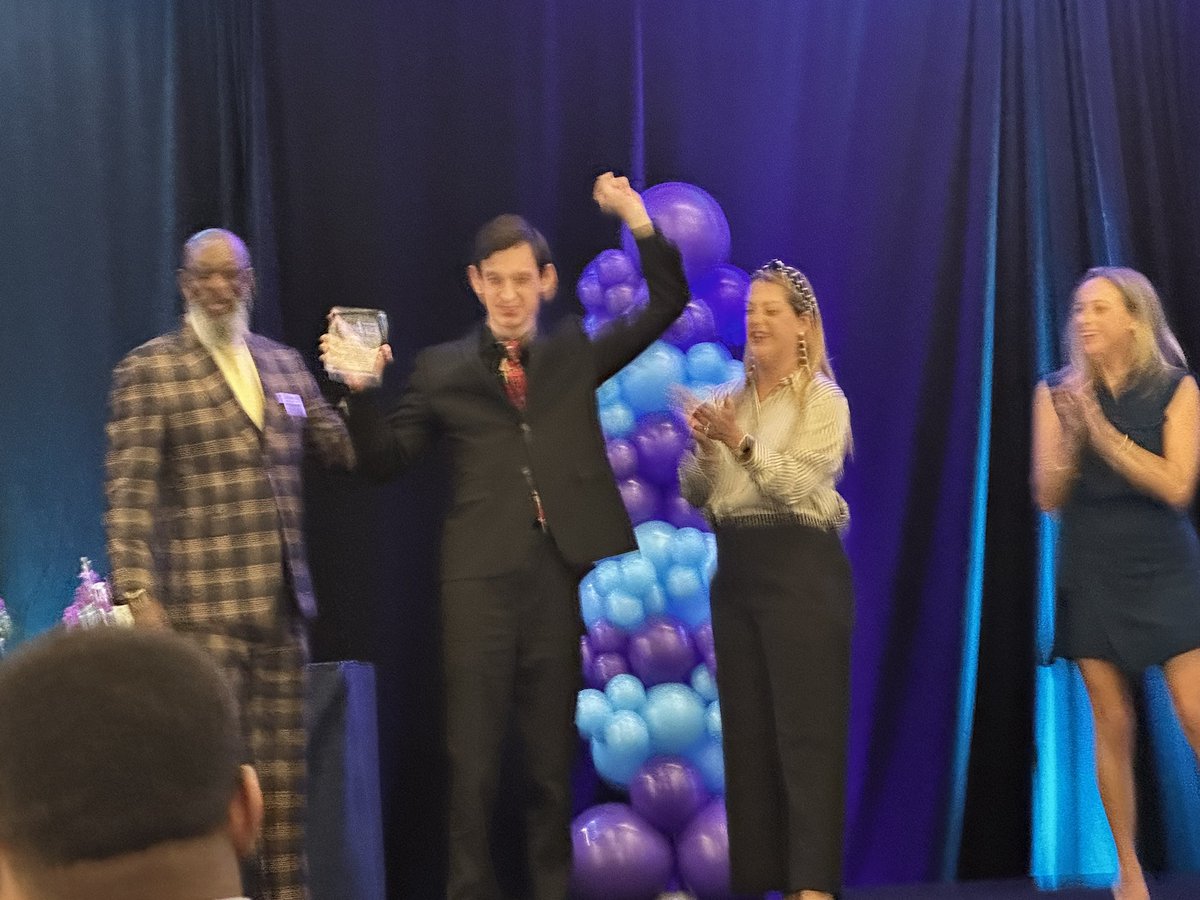 MJnFla's tweet photo. Grateful to support an amazing non-profit organization, @ARCBroward and utilize @MetroByTMobile @TMobile ‘s VolunT program to give back with a $5000 grant to them during their InspHired luncheon!   

We all were super inspired by ARC Broward who has worked hand-in-hand with our community, changing how people with developmental disabilities and life challenges are embraced and included. 

Thank you @N4Neighbors for introducing us!
