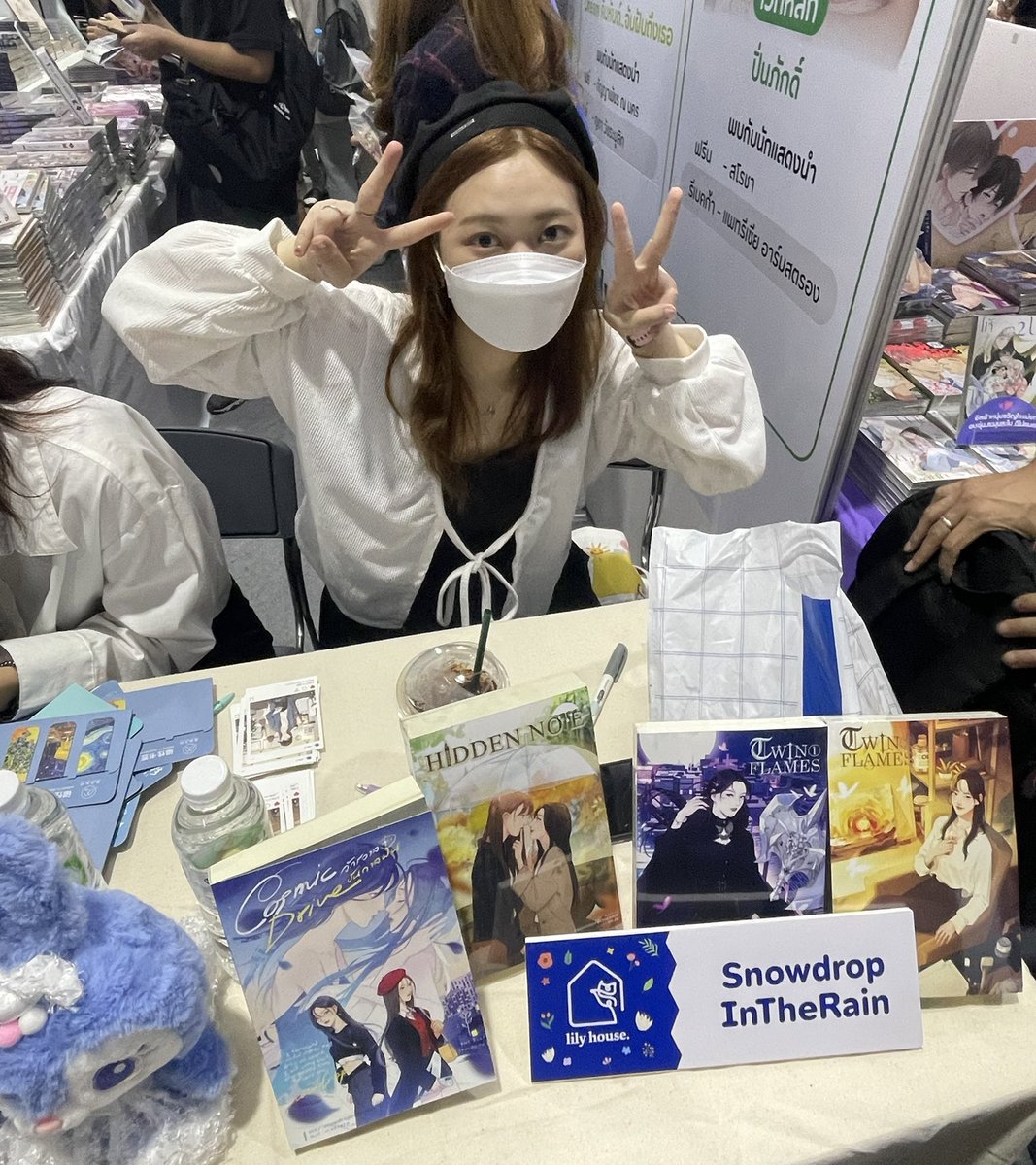 snowdropitr's tweet photo. ขอบคุณทุกคนมากๆๆๆ ที่มาหา ทั้งให้ของขวัญ ทั้งเขียนจดหมายมาให้ ทุกคนน่ารักมากกก 🥺🤏🏻 อยากบีบแจ้มทุกคนเลย (สำหรับคนที่ชอบเฟคนิวส์ว่าสโนดรอปเป็นเมะหืม ทางเรามีรูปมายืนยันแล้วนะคะว่าไม่จริง ส่วนเรื่องที่บอกสูง 180 อันนี้ยังเป็นเรื่องจริงอยู่ค่ะ ที่เห็นว่าตัวจิ๋วคือใช้ฟิลเตอร์) https://t.co/wQwIci5Q1E