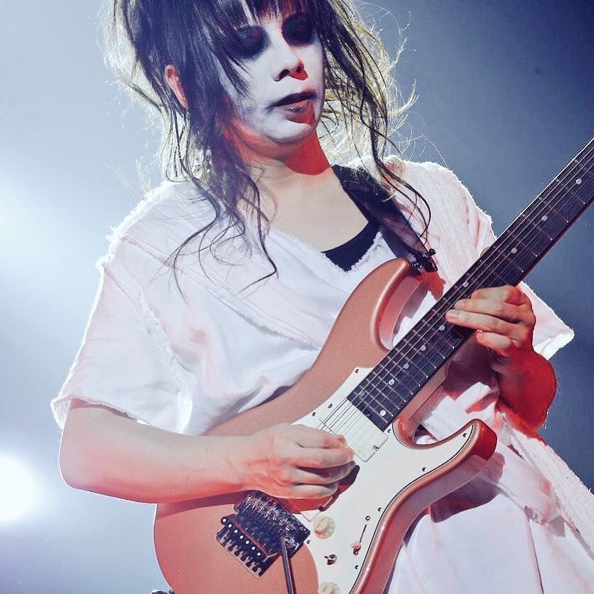 The “Little” Guitar Kami of #BABYMETAL ‘s #Kamiband