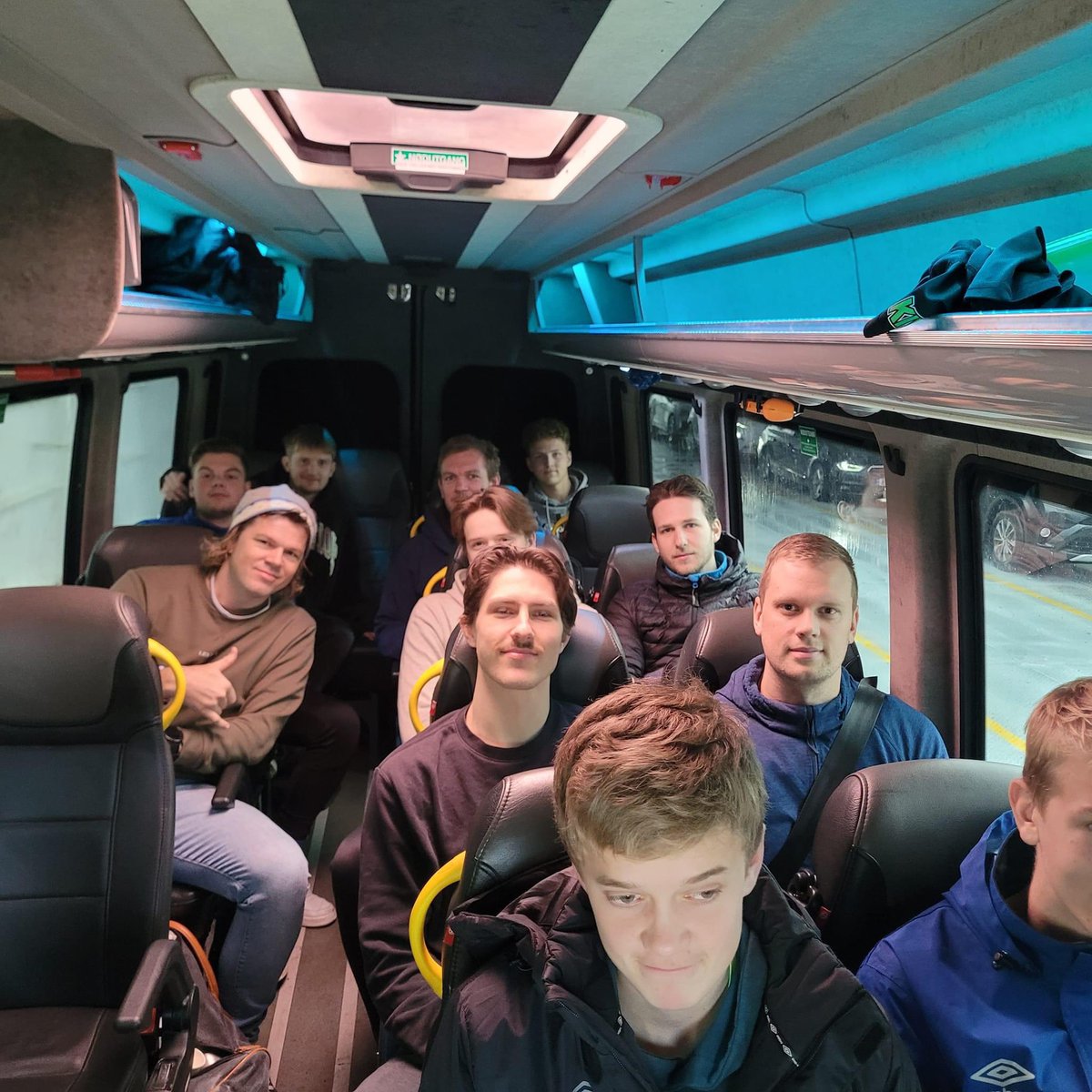 Årets siste (og lengste) bortekamp! Vi er på veg til Harøy. Kampstart kl 14