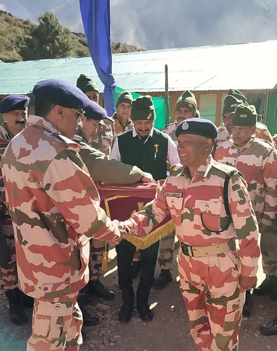 ITBP_official's tweet photo. Sh. Anish Dayal Singh, DG ITBP piped HC/Tailor Suresh Samson to the rank of ASI/Tailor at Gunji, a forward post in https://t.co/QmuyBleYHG is for the first time in the history of the force that Tailor cadre official has been promoted to the rank of ASI/Tailor.
#Himveers https://t.co/DW6gtR60VZ