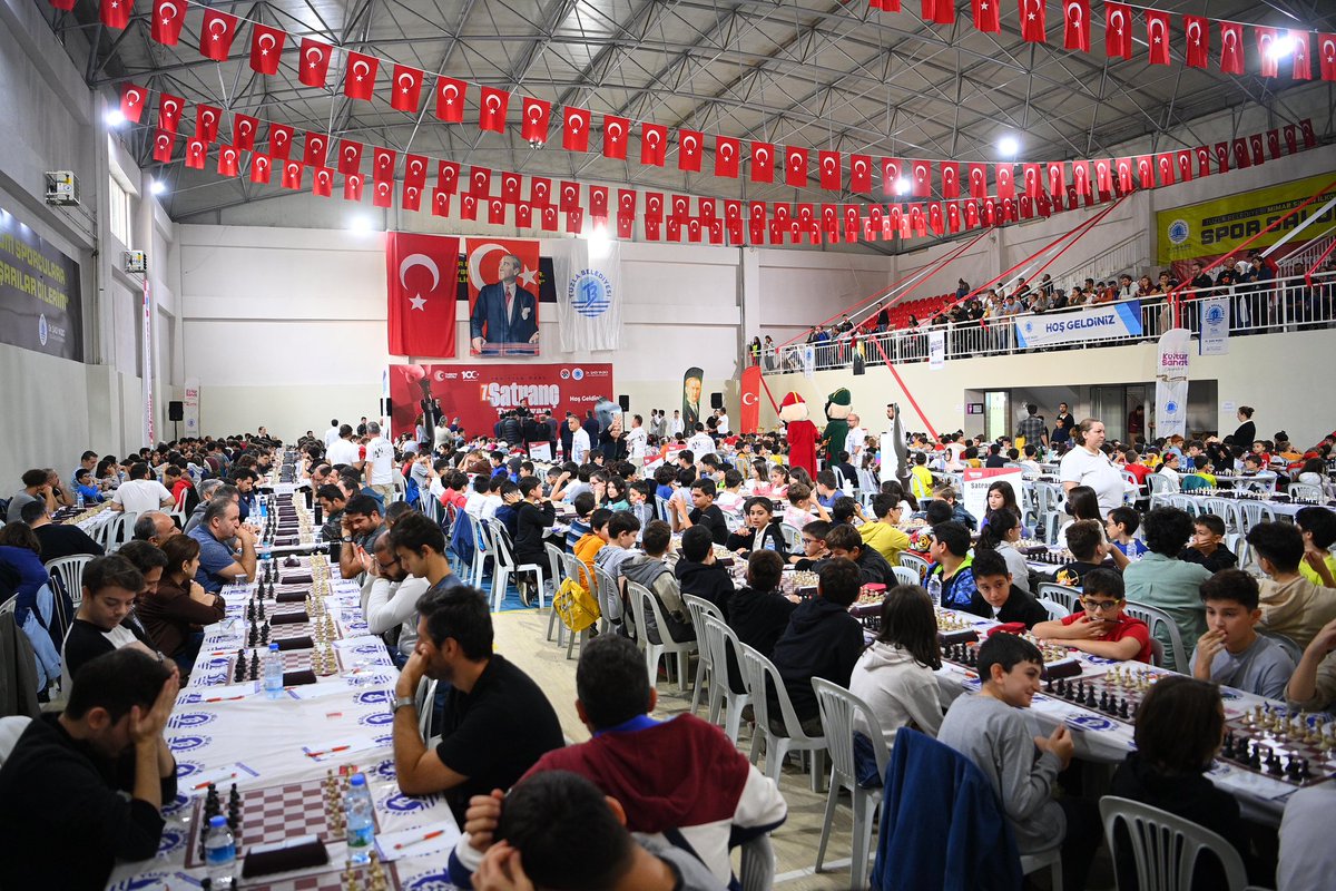 Türkiye Geneli 7. Satranç Turnuvası’nı bu yıl Cumhuriyetimizin 100. Yılına özel olarak gerçekleştiriyoruz. 

Bugün ve yarın devam edecek turnuvamızın açılış hamlesini yapmak da bana nasip oldu♟️
Tüm katılımcılara başarılar diliyorum. Zihniniz açık olsun