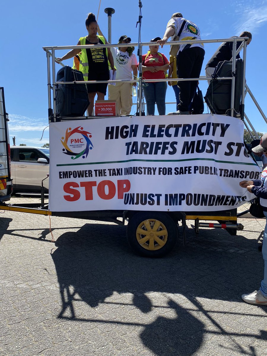 Today, petition starter, Natasha Gertse accompanied by her community and local organisations are marching to demand that @CityofCT abandon high electricity tariffs and stick to the @NERSA_ZA’s recommendations. She is handing over the petition signed by +30,000 people.