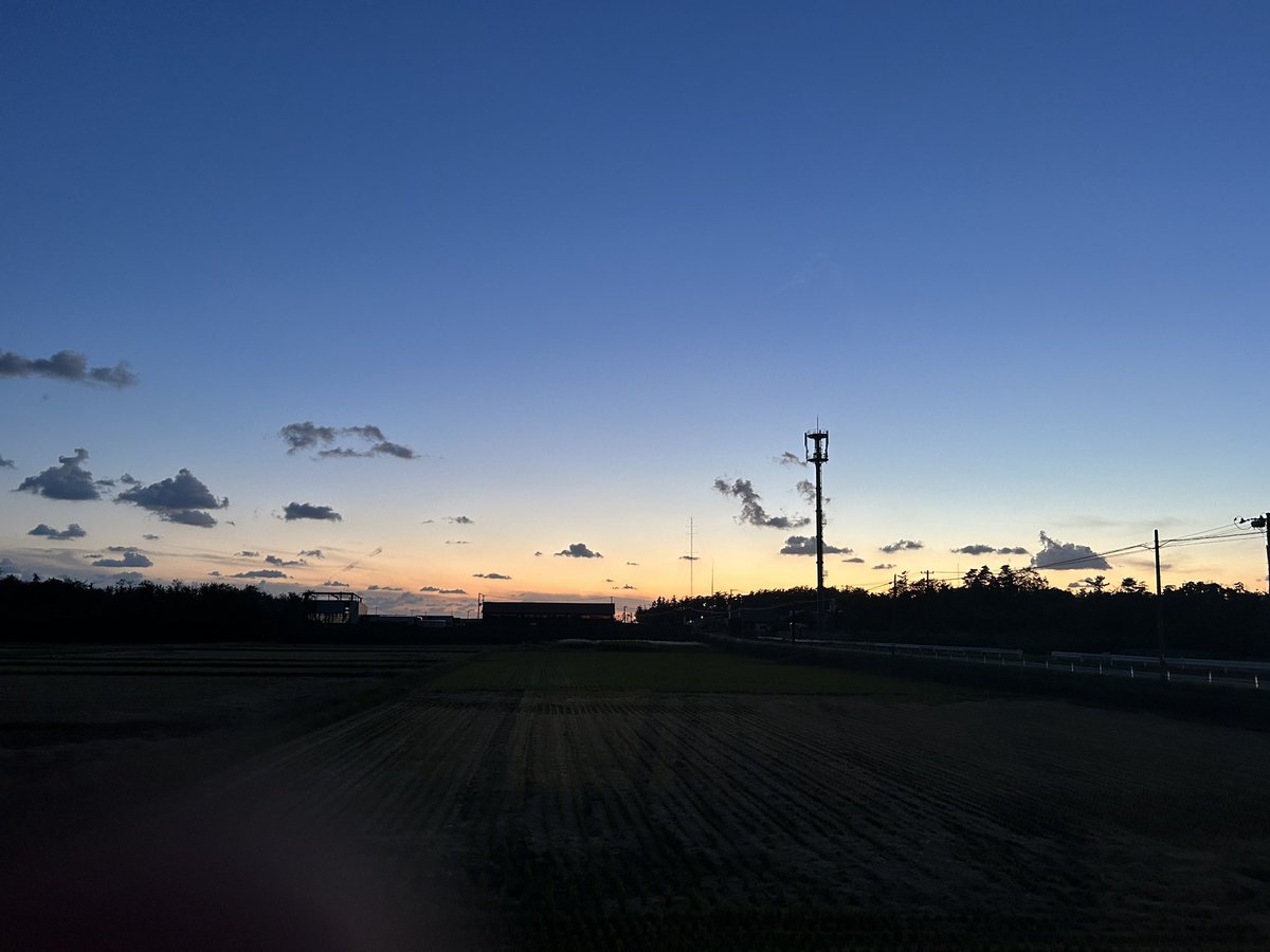 TNAX4's tweet photo. 秋田はやはり空が綺麗
これも秋田来た理由のひとつだろう https://t.co/AuZEoWy3kV