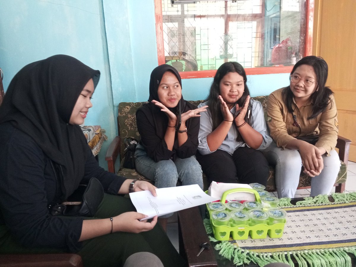 TMglagah's tweet photo. Hari ini, perwakilan Teater Melati SMAN 1 Glagah mengunjungi SDN 2 Banjarsari dan bertemu langsung dengan Bpk. Sugiyanta, Kepala SDN 2 Banjarsari, untuk membahas tentang kolaborasi, bakti sosial, dan kerja sama antara Komunitas Teater Melati SMAN 1 Glagah dengan SDN 2 Banjarsari. https://t.co/wn0MIWE4Pd