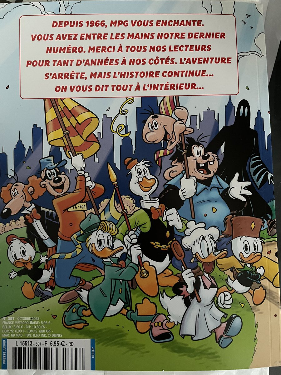Xaionkh2's tweet photo. Et voilà, c’est la fin de #MickeyParade 😢 je les ai tous et je comptais m’arrêter à 400 mais le « destin » en a décidé autrement. Quel plaisir de recevoir ce magazine tous les mois (puis tous les 2 mois) depuis que je suis gamin. #Disney https://t.co/uz1CbTMmlV