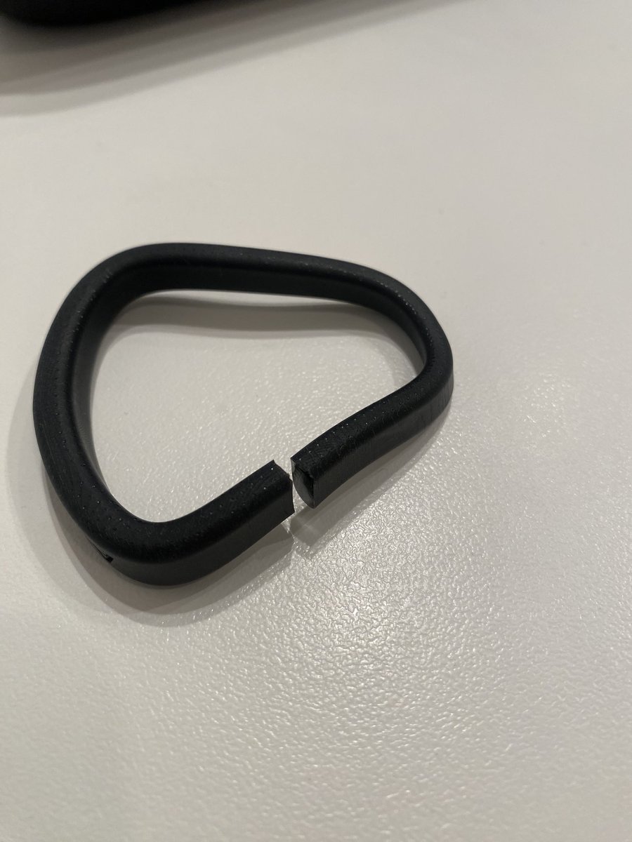 XLM21's tweet photo. Super ergonómico el @AnacondaRings lo puedo llevar puesto todo el día cómodamente. Pero es el segundo que se rompe durante el sexo 🤨 https://t.co/ZrZJNYfrRf