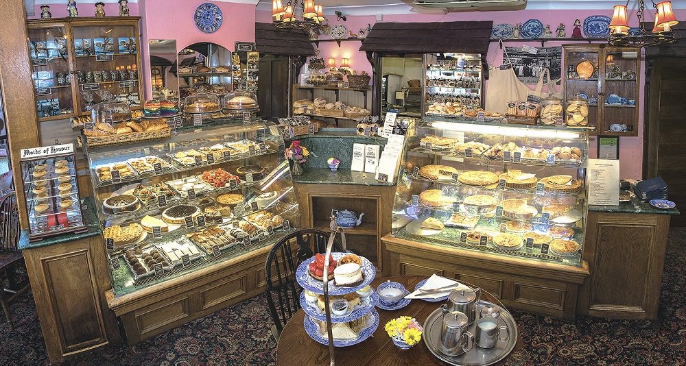euro_tour's tweet photo. 🇬🇧ロンドン、老舗ティールーム『ニューエンズ（Newens）🍰☕』　キューガーデンにほど近くに店舗を構える、タルト「メイズ・オブ・オナー」の元祖として知られるティールーム♪ #MaidsofHonour #Newens
⭐公式サイト⇒https://t.co/PhgQEvW5lW
➡英国のホテル：https://t.co/eb6hDyHi55 https://t.co/NkdotvAYwT