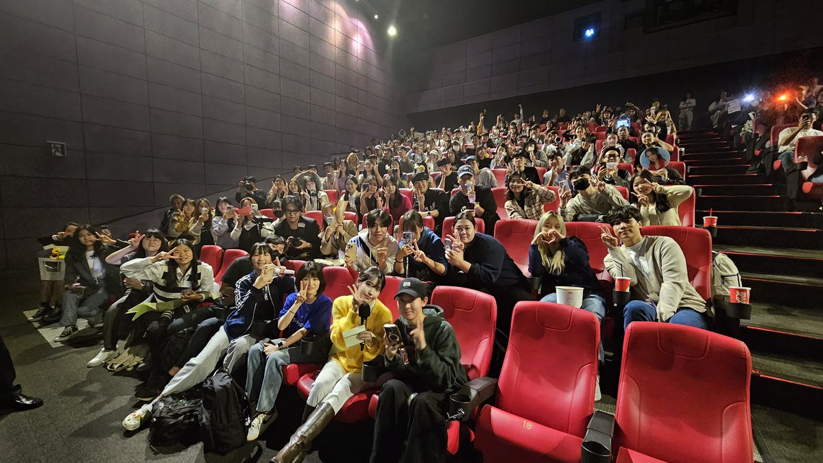 _IUofficial's tweet photo. [📷]
231013
오늘도 아이유 참 좋다💛

#아이유 #IU
#골든아워 #The_Golden_Hour https://t.co/ziCSCr1gcO