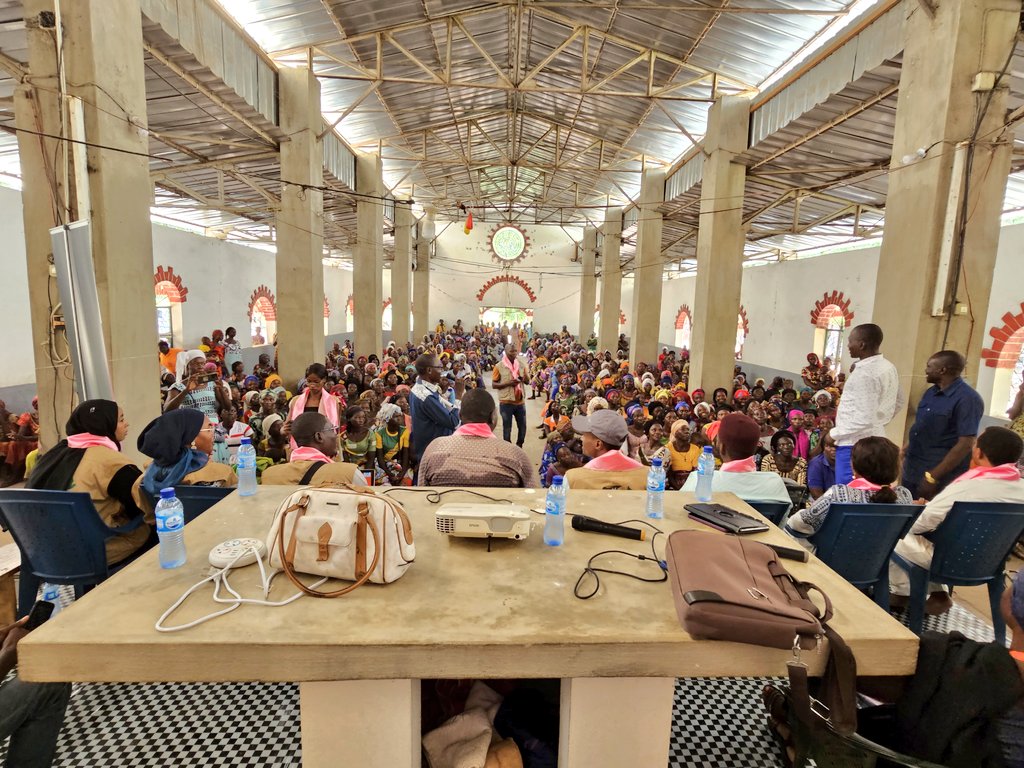 DrHassane90's tweet image. #OctobreRose 

Nous étions à Moyombaye, Doba, pour la campagne de sensibilisation contre le cancer du sein. 3 cas identifiés pour confirmation, la maladie existe et la prévention est notre seule arme la plus puissante...

En avant c'est devant ✊️ 

#PNLCC
#ADES
@tchadinfos